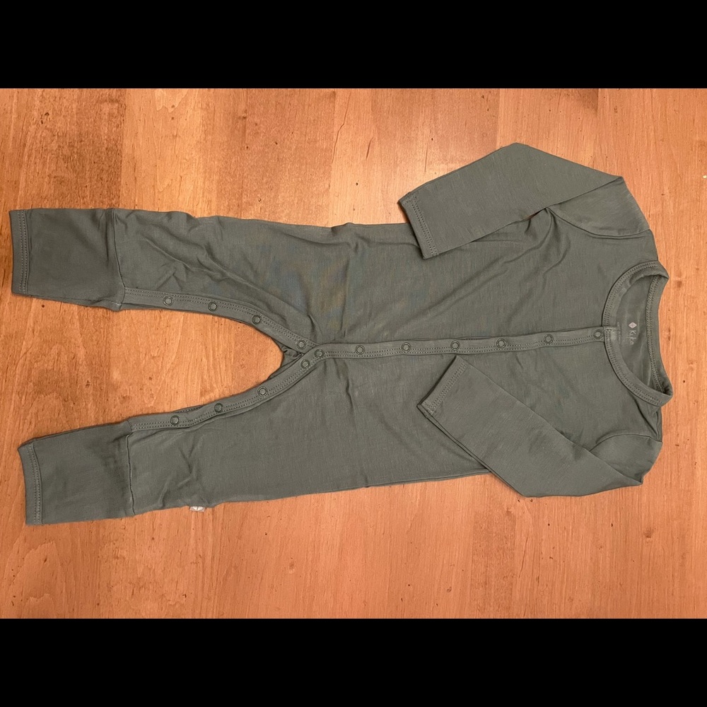 Brand new Kyte 6-12 month snap footless romper